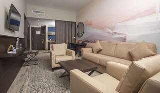 Отель voco - Podgorica Подгорица One-Bedroom King Suite with Living Room - Non-Smoking-5