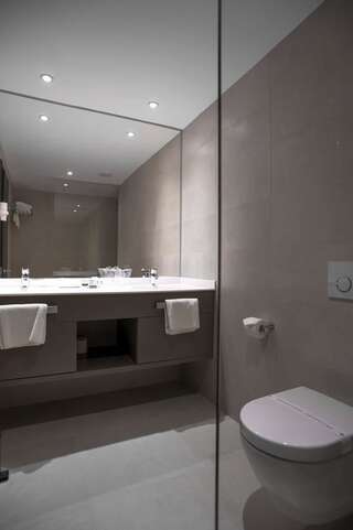 Отель voco - Podgorica Подгорица Premium 2 Twin Beds-6