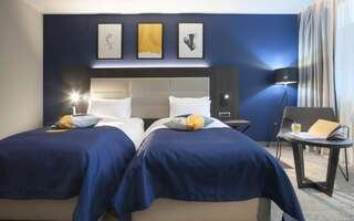 Отель voco - Podgorica Подгорица Suite - Mobility Access Roll in Shower/Non-Smoking-1